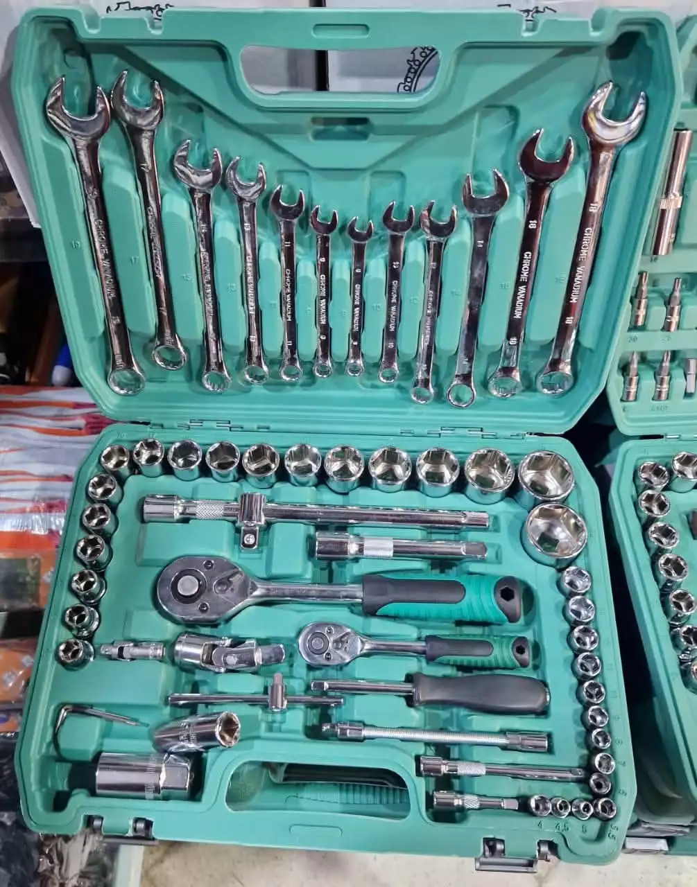 Caisse a outils 61 pièces 