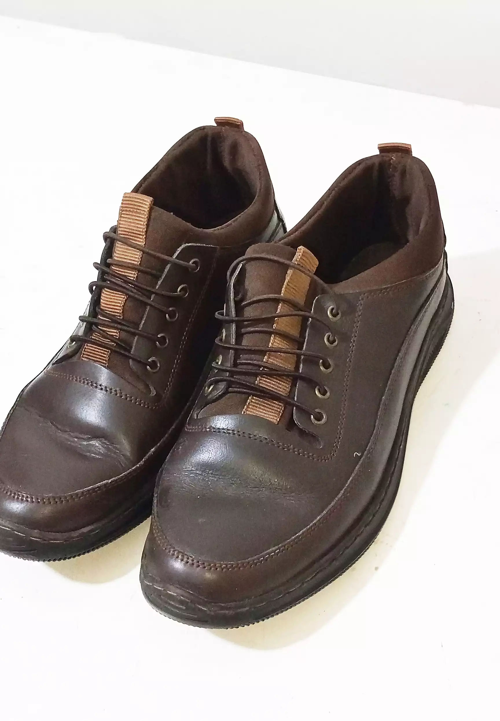 حذاء جلد مريح مستعمل 